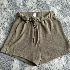 Tan Short